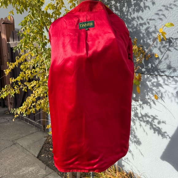 Stunning Vintage 90s Danier red suede coat w/ gold toggles - Picture 5 of 14